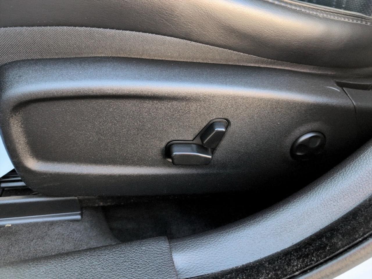 2016 Chrysler 300 Platinum  **LOADED - V6 - AWD** Photo