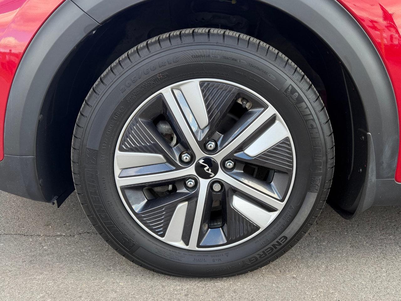 2022 Kia NIRO EX Pkg.   Heated Seats & Steering Wheel Photo