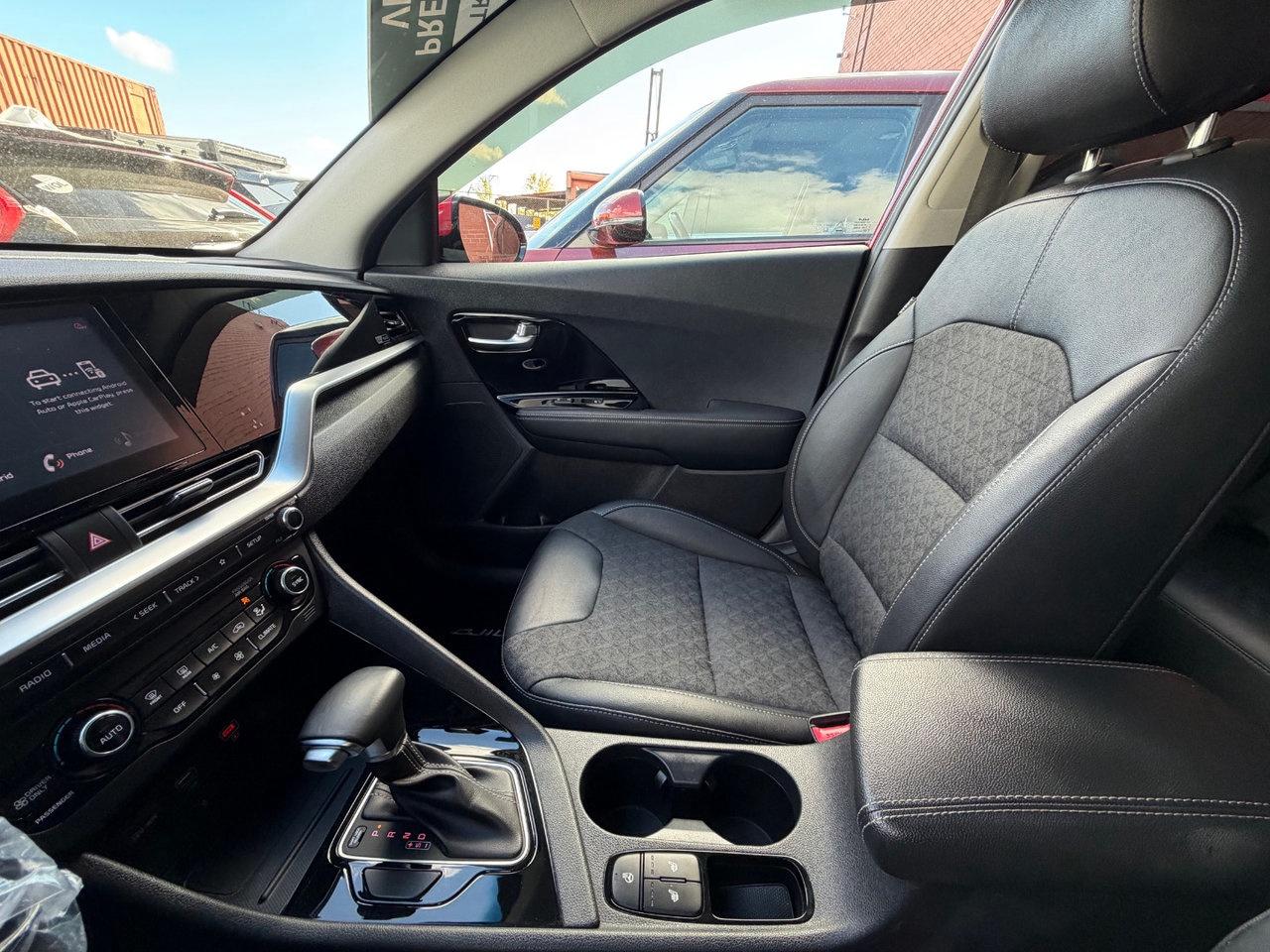 2022 Kia NIRO EX Pkg.   Heated Seats & Steering Wheel Photo