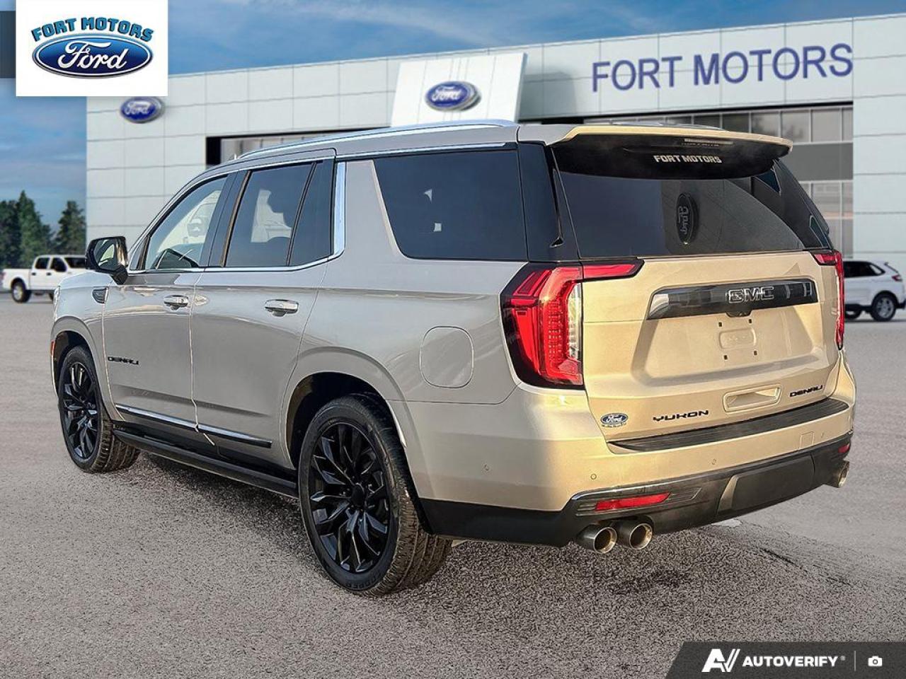2023 GMC Yukon Denali Ultimate Photo3