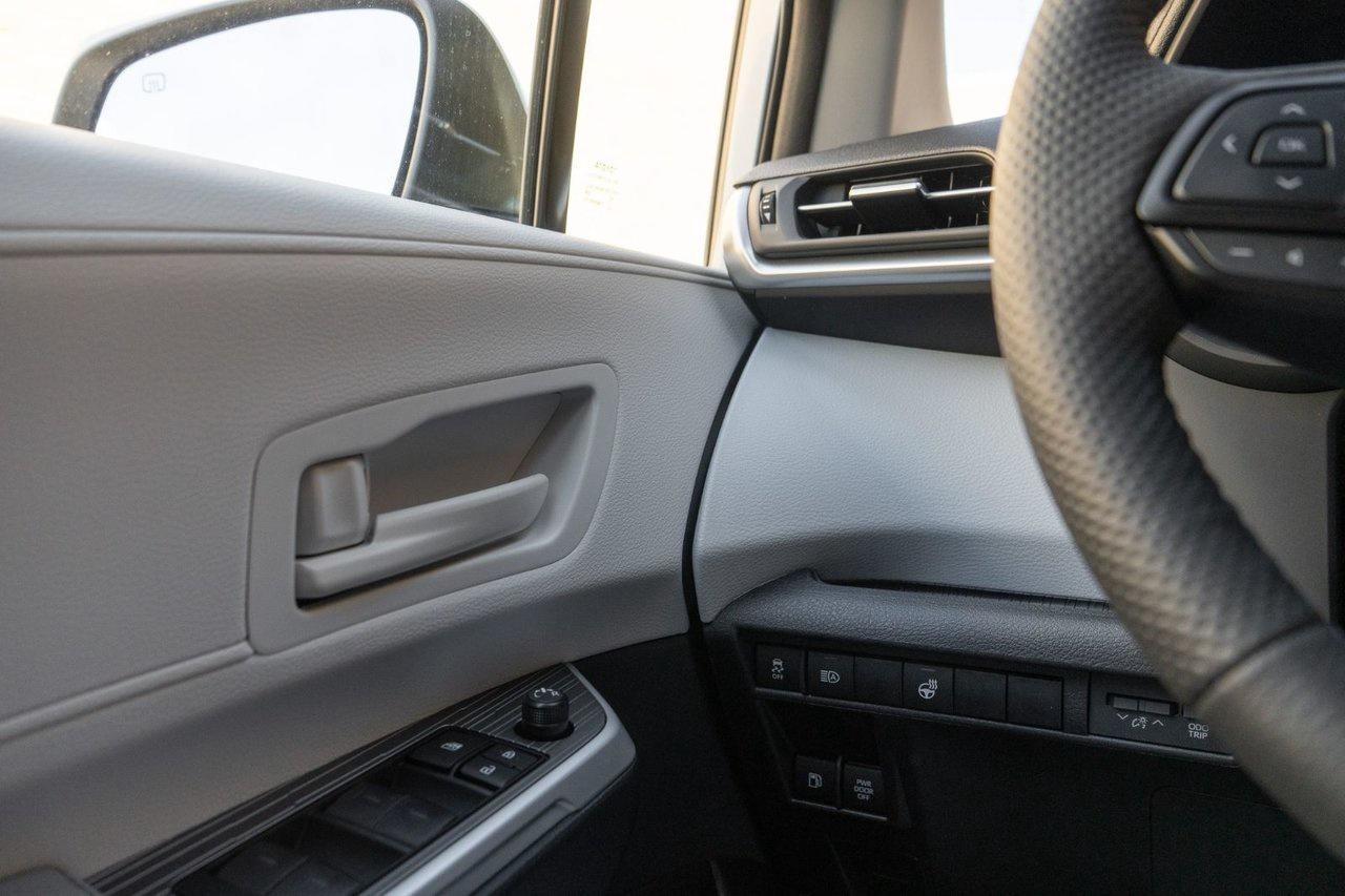 2025 Toyota Sienna LE Photo