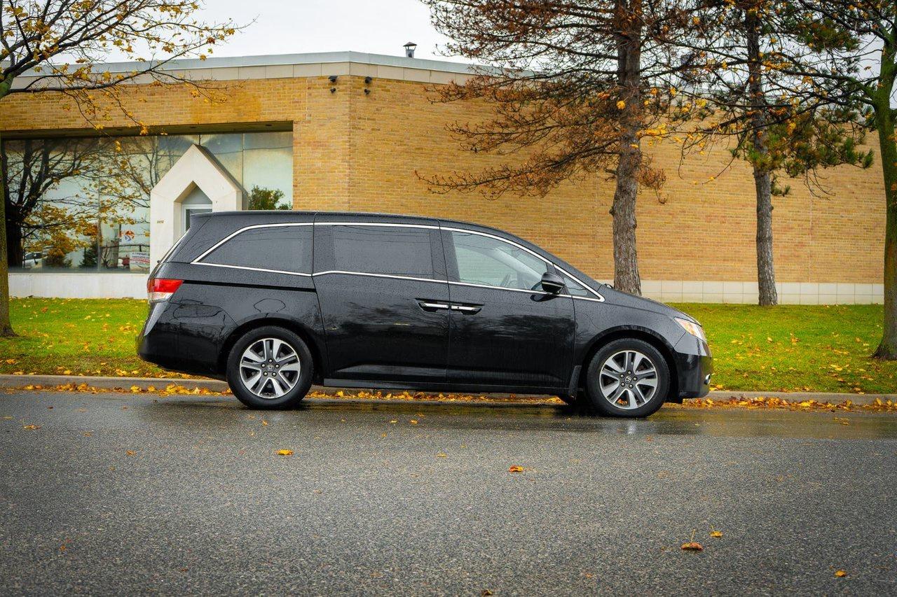 2017 Honda Odyssey Touring Photo3