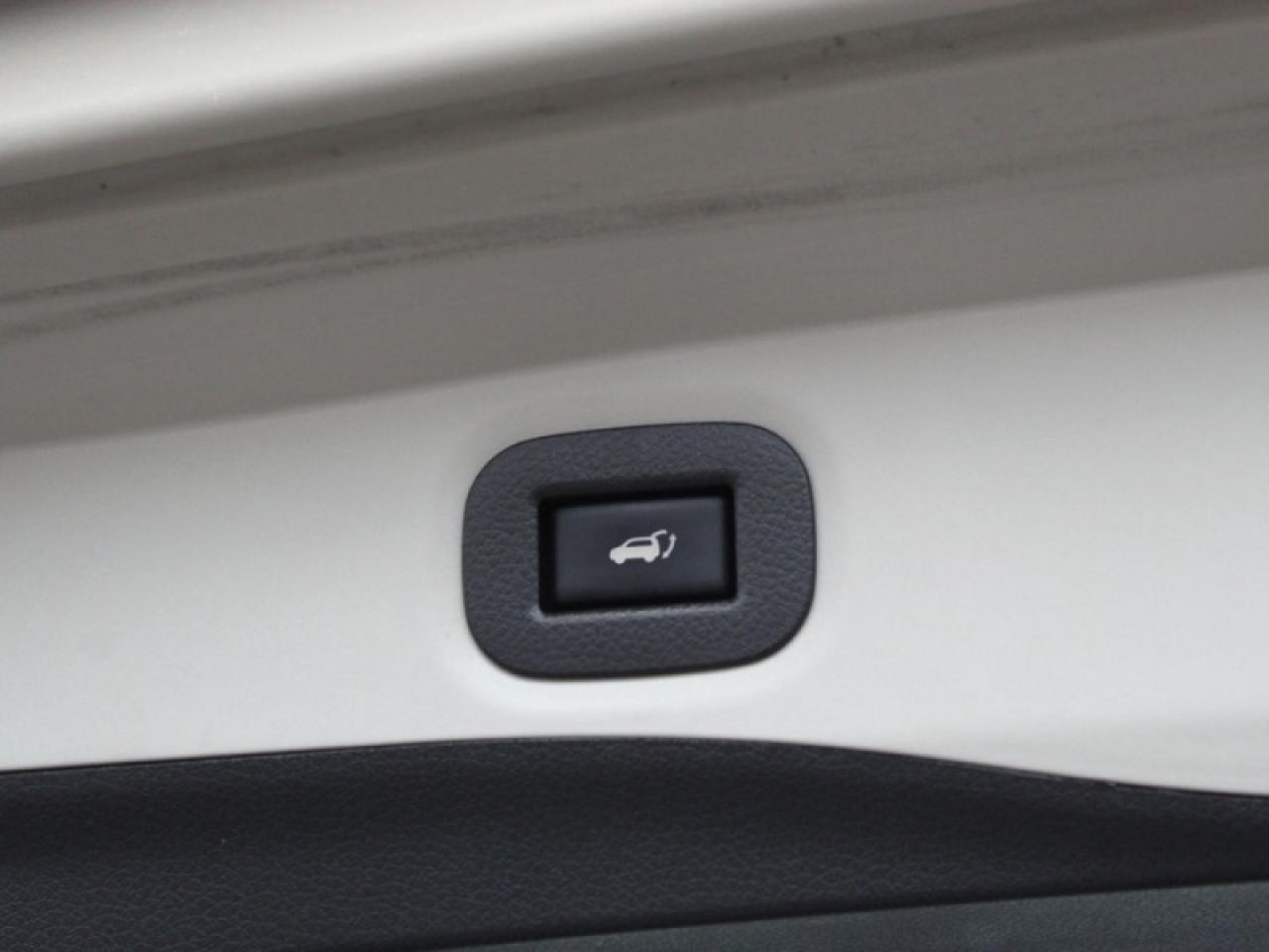 2017 Nissan Rogue SL Platinum  - Sunroof -  Navigation Photo