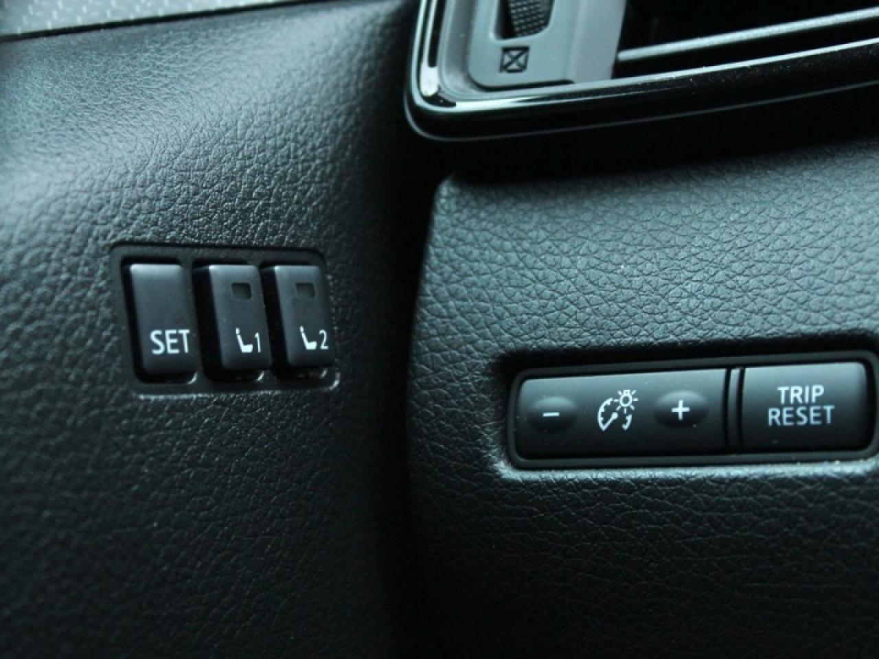 2017 Nissan Rogue SL Platinum  - Sunroof -  Navigation Photo