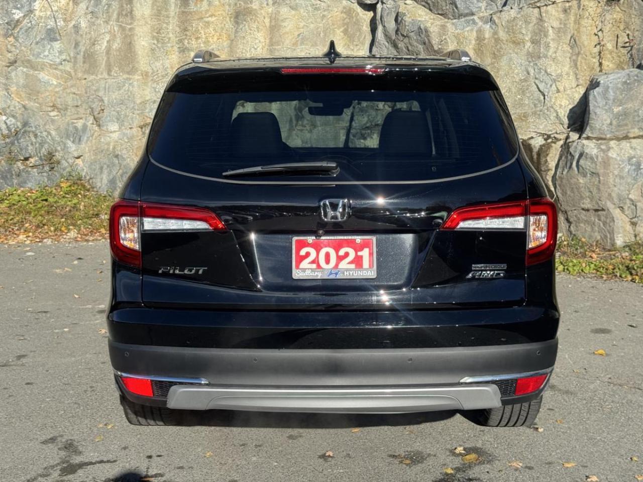 2021 Honda Pilot Touring 8-Passenger AWD Photo4
