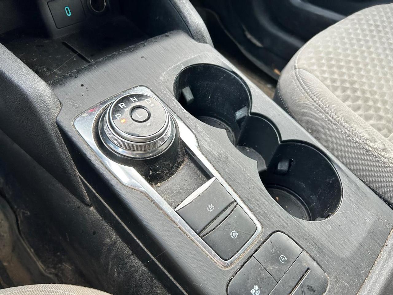 2020 Ford Escape SE Photo