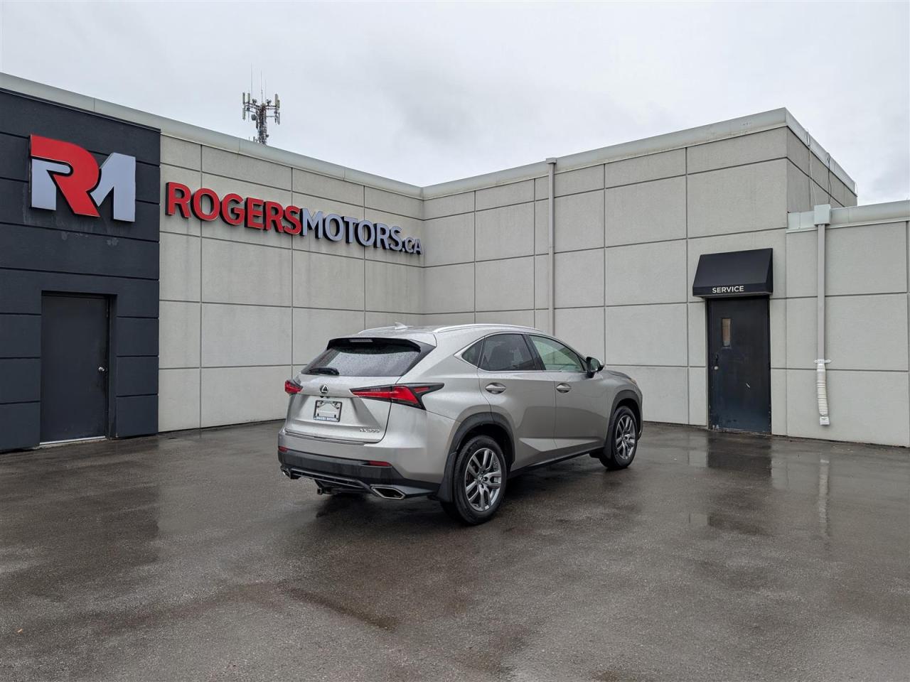 2018 Lexus NX 300 AWD - SUNROOF - LEATHER - TECH FEATS Photo4