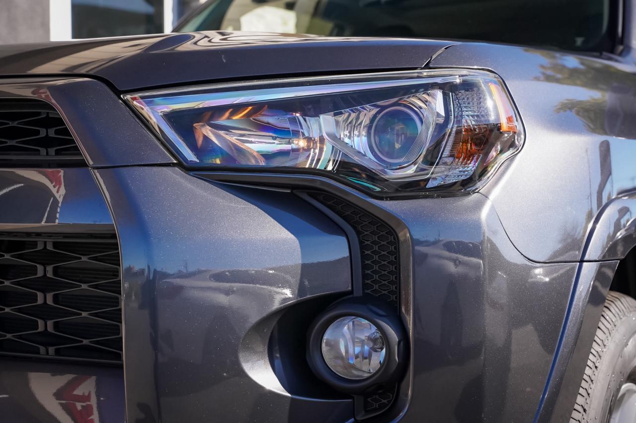 2017 Toyota 4Runner SR5 | Sunroof | 7 Passenger Photo3