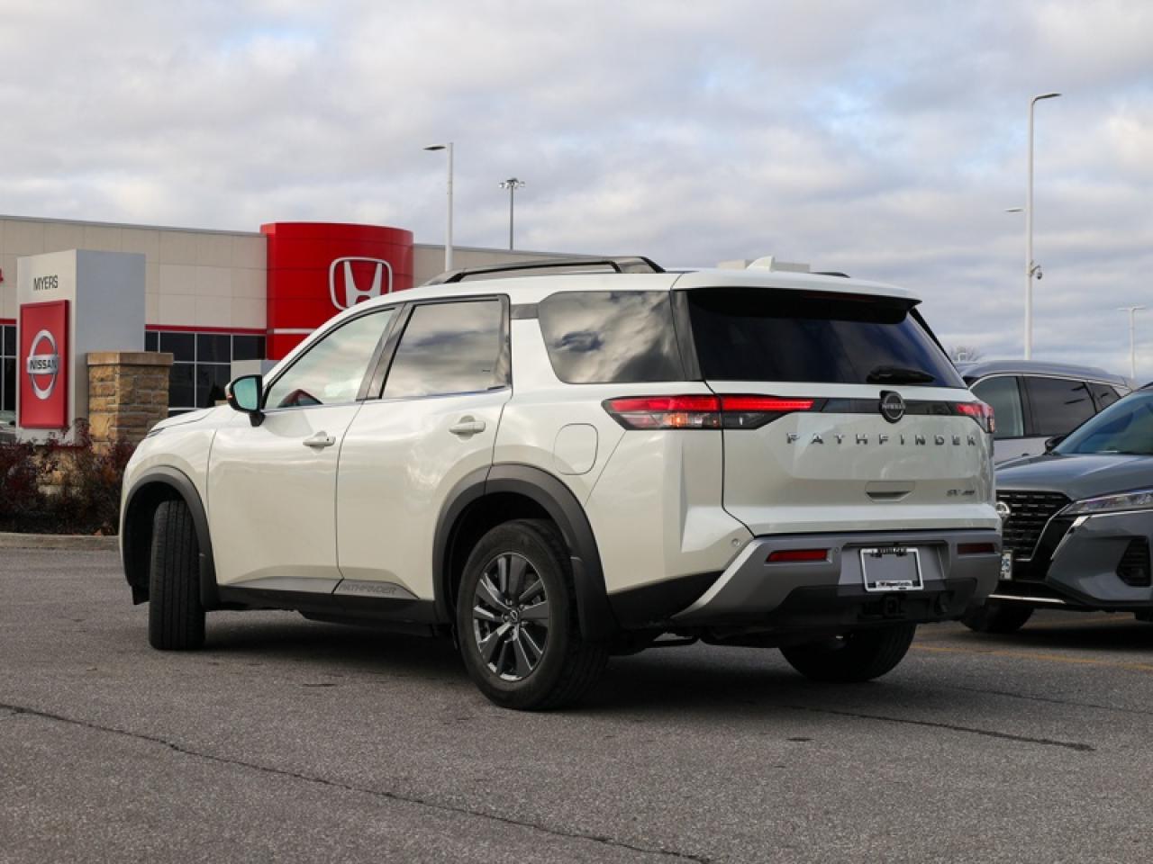 2024 Nissan Pathfinder SV  - Sunroof -  Navigation Photo