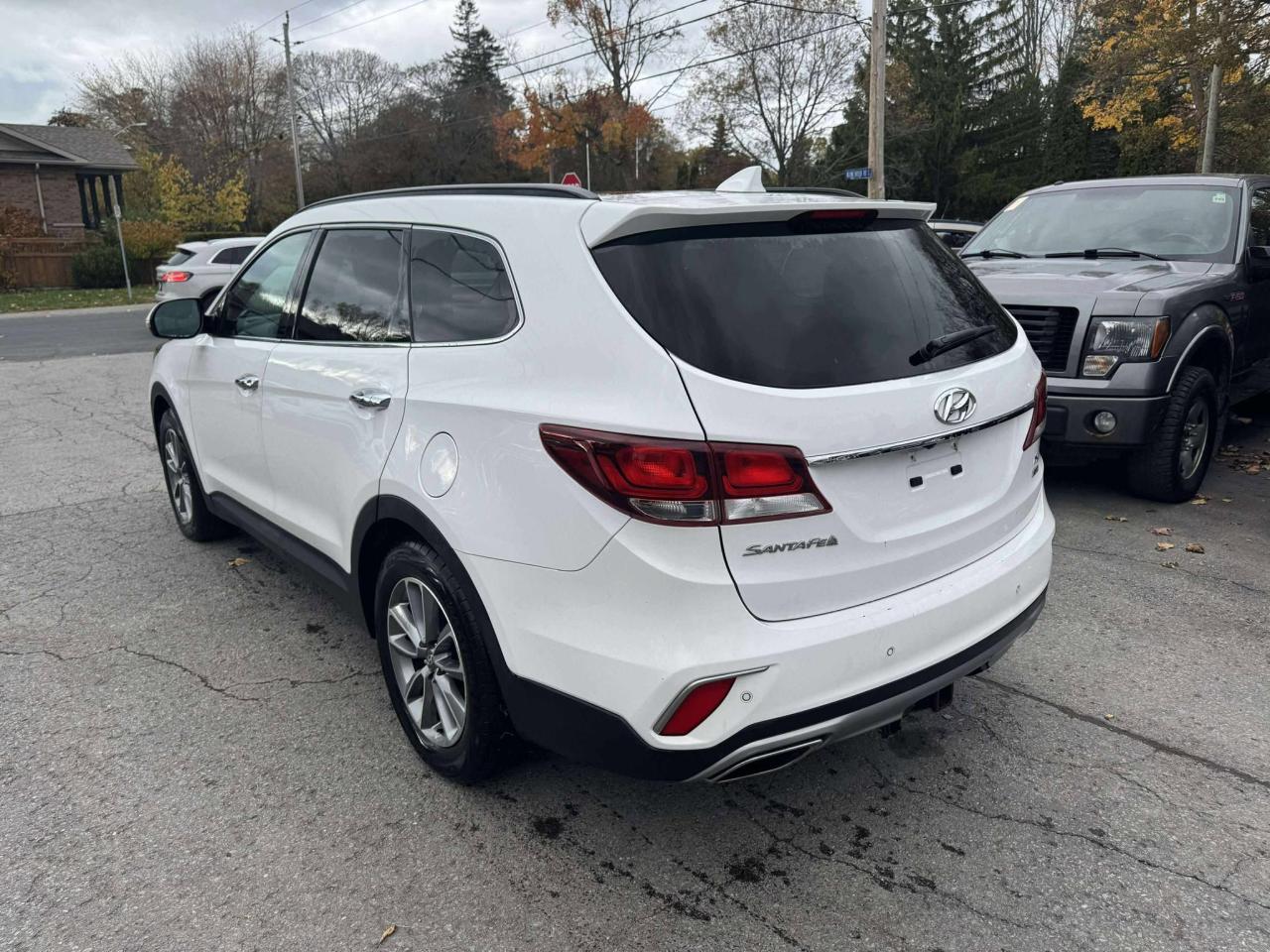 2017 Hyundai Santa Fe XL AWD 4dr Luxury w/6-Passenger Photo4