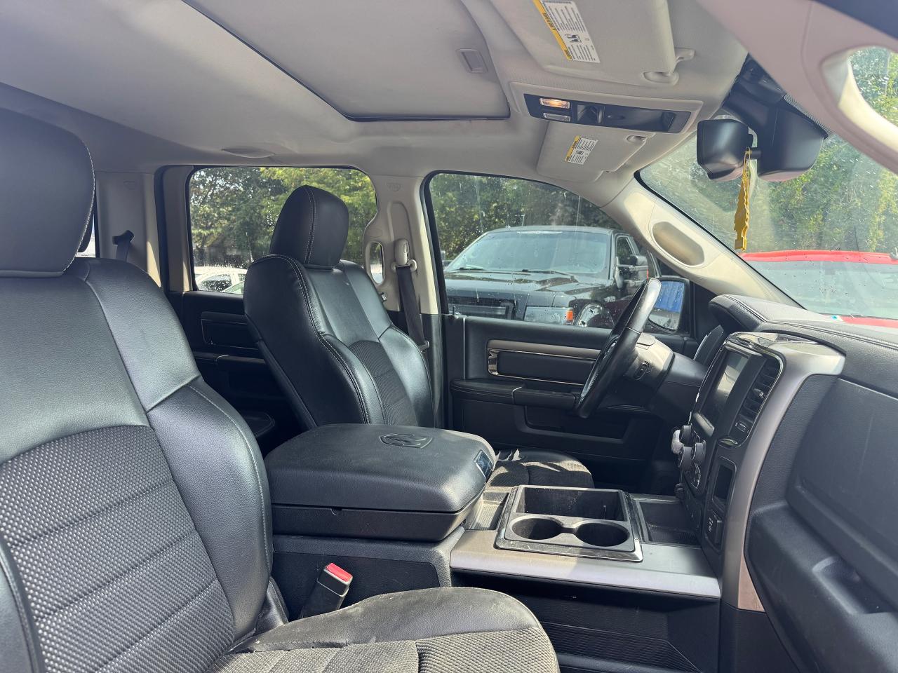 2014 RAM 1500 4WD Crew Cab 140.5" Sport - Photo #9