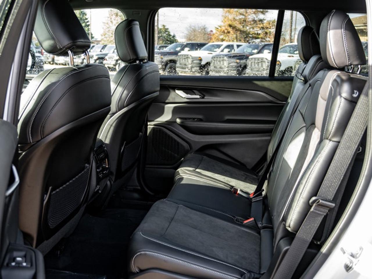 2025 Jeep Grand Cherokee L ALTITUDE Photo