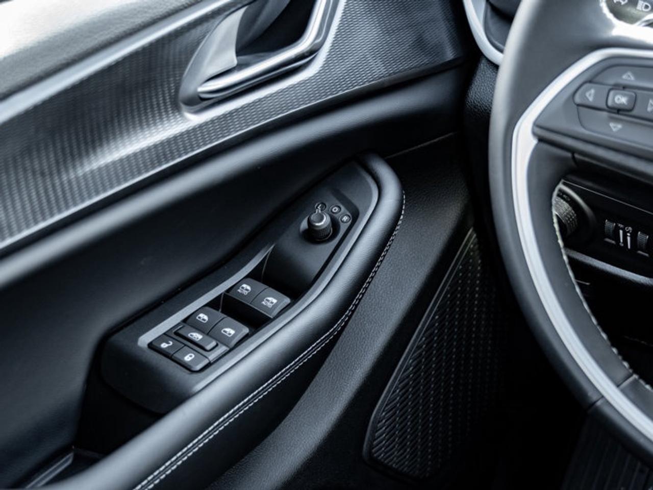 2025 Jeep Grand Cherokee L ALTITUDE Photo