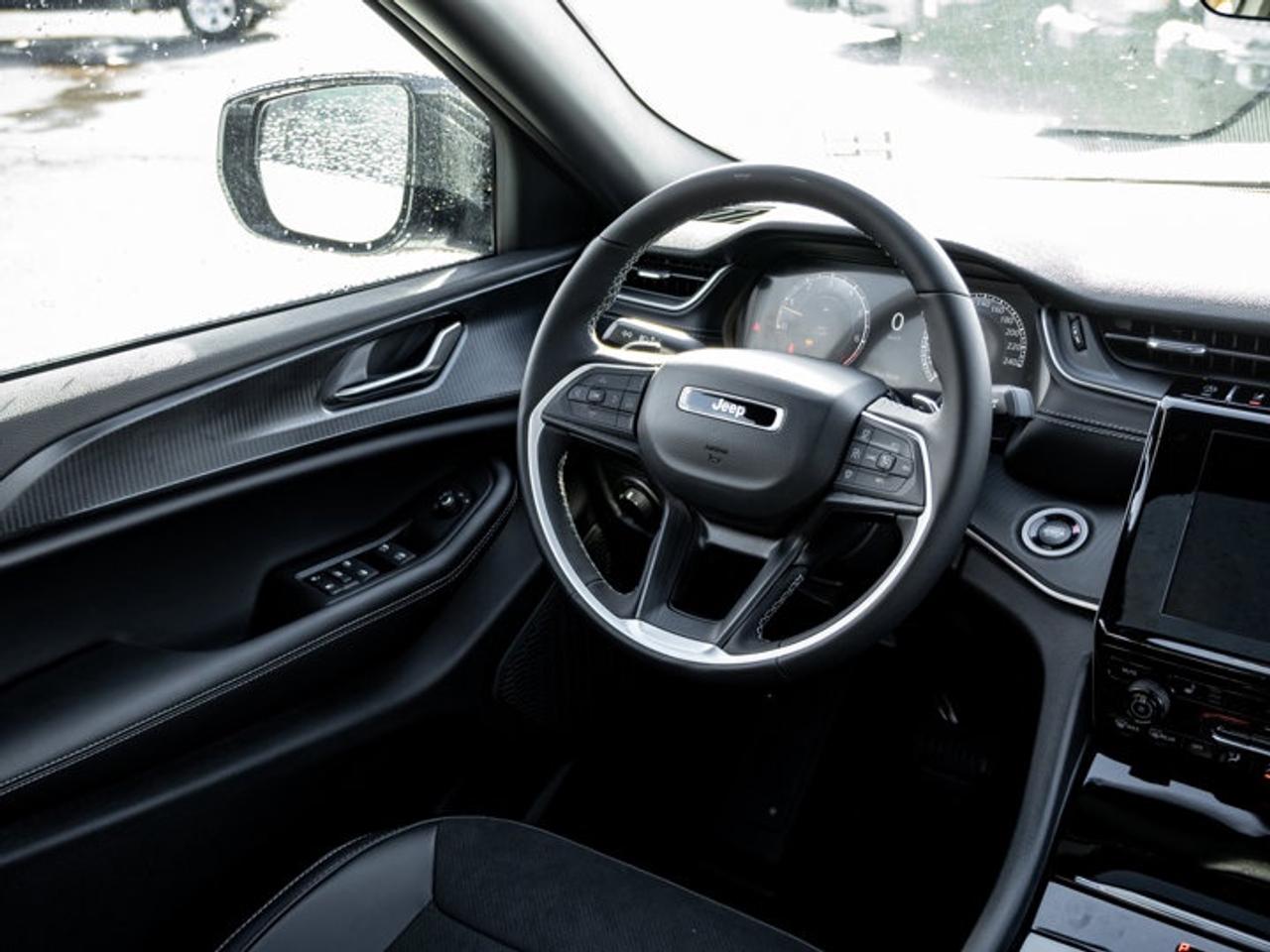 2025 Jeep Grand Cherokee L ALTITUDE Photo