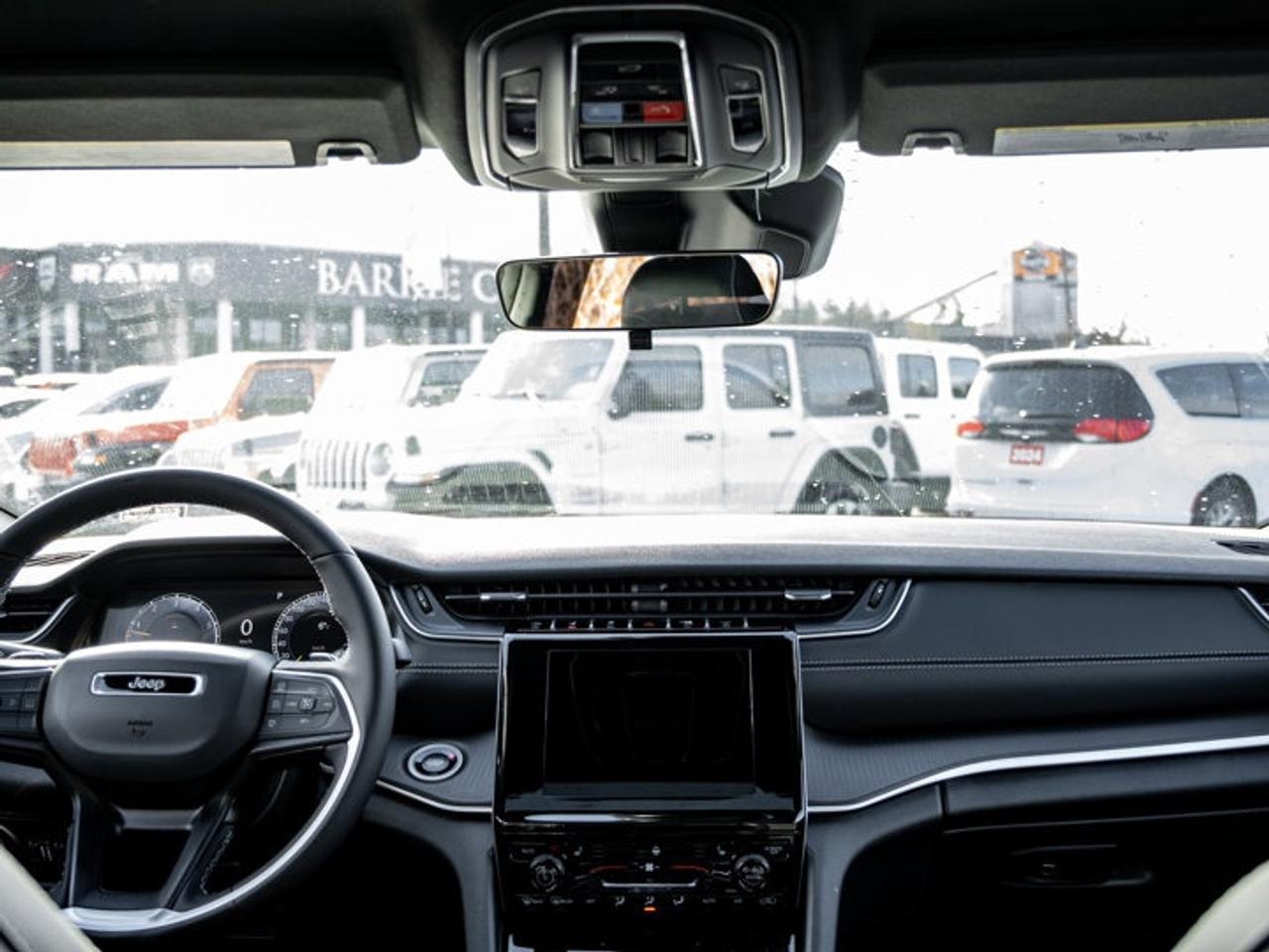 2025 Jeep Grand Cherokee L ALTITUDE Photo