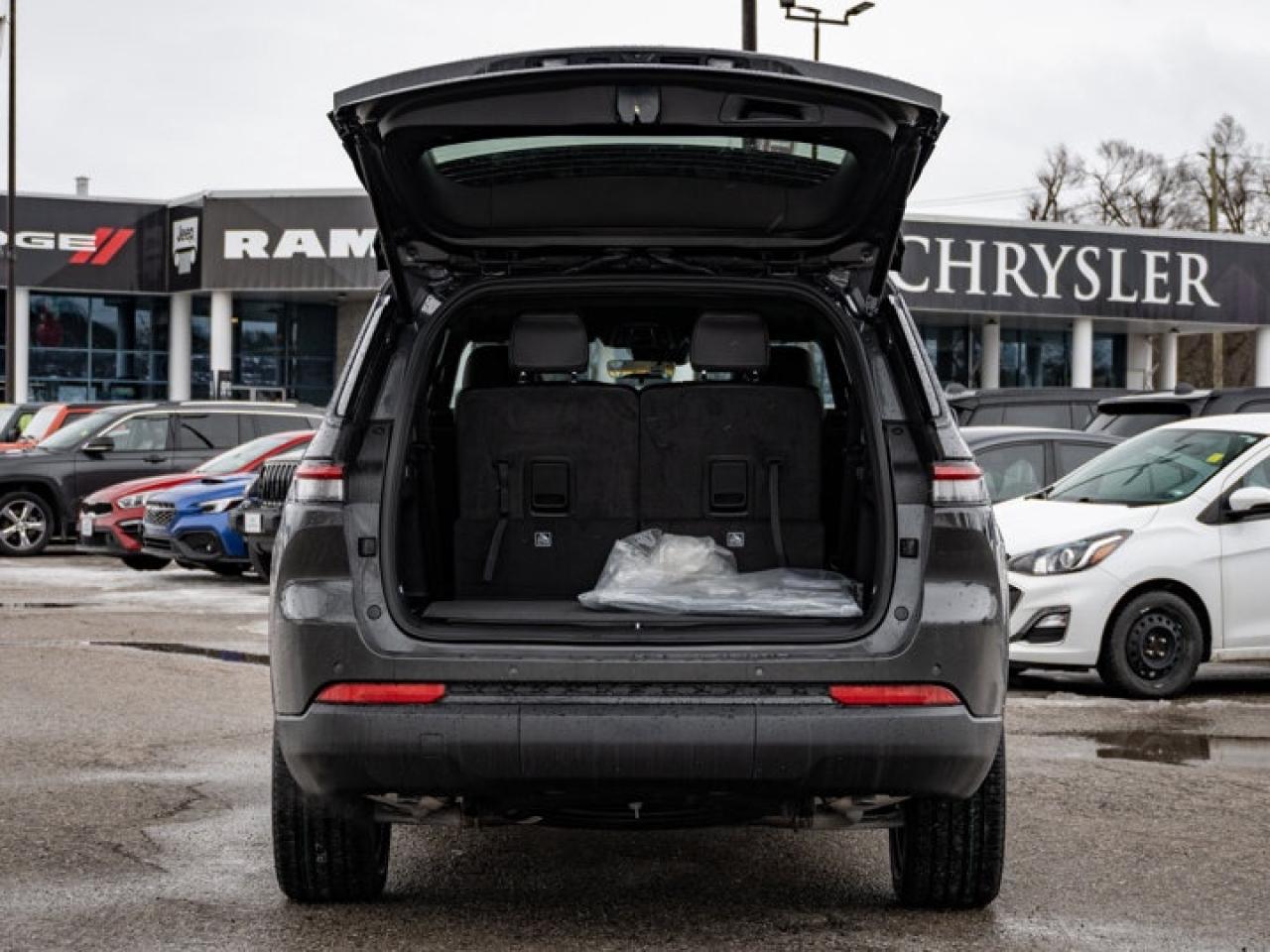 2025 Jeep Grand Cherokee L ALTITUDE Photo