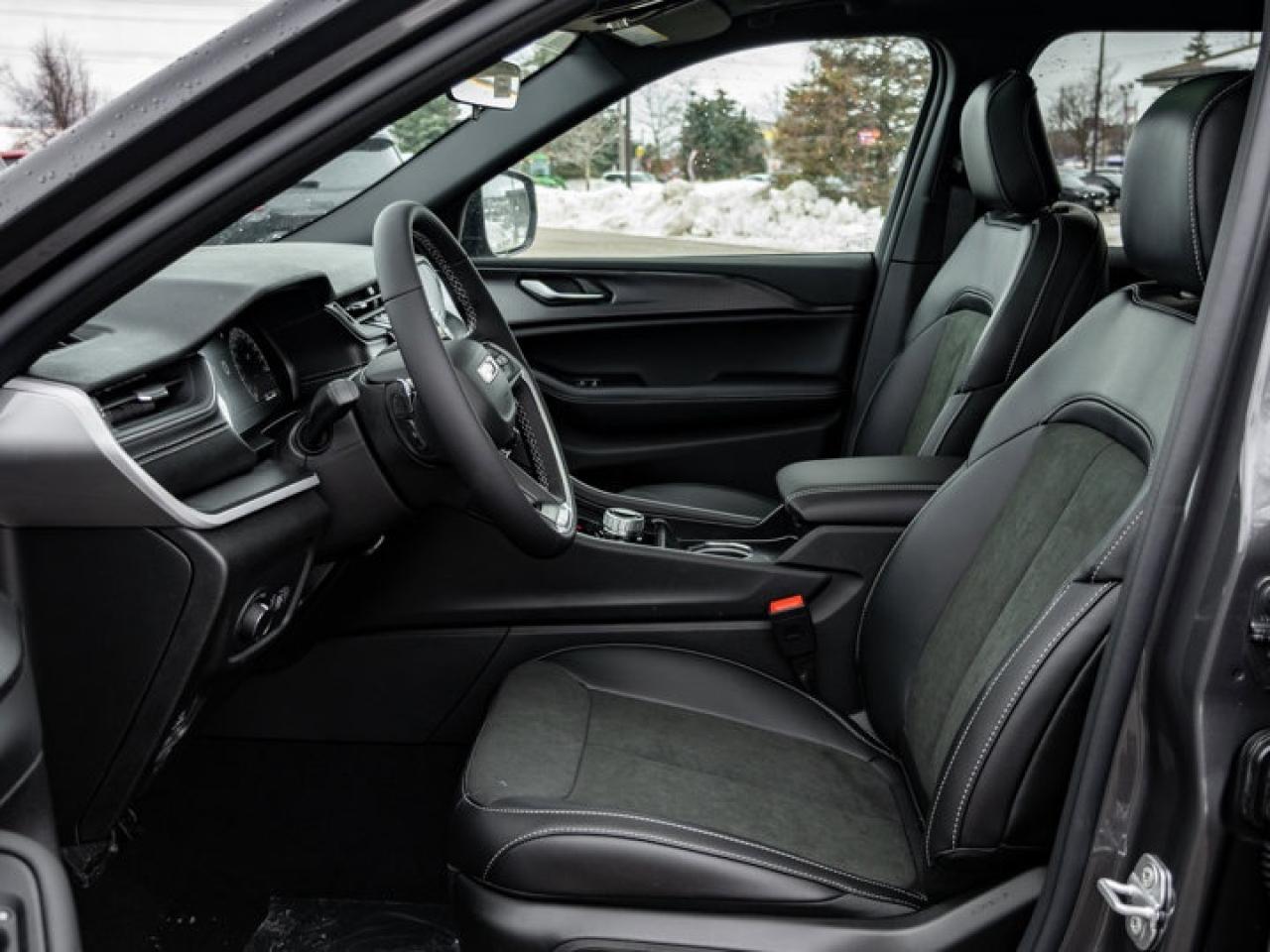 2025 Jeep Grand Cherokee L ALTITUDE Photo