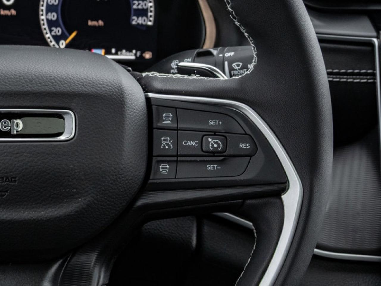 2025 Jeep Grand Cherokee L ALTITUDE Photo