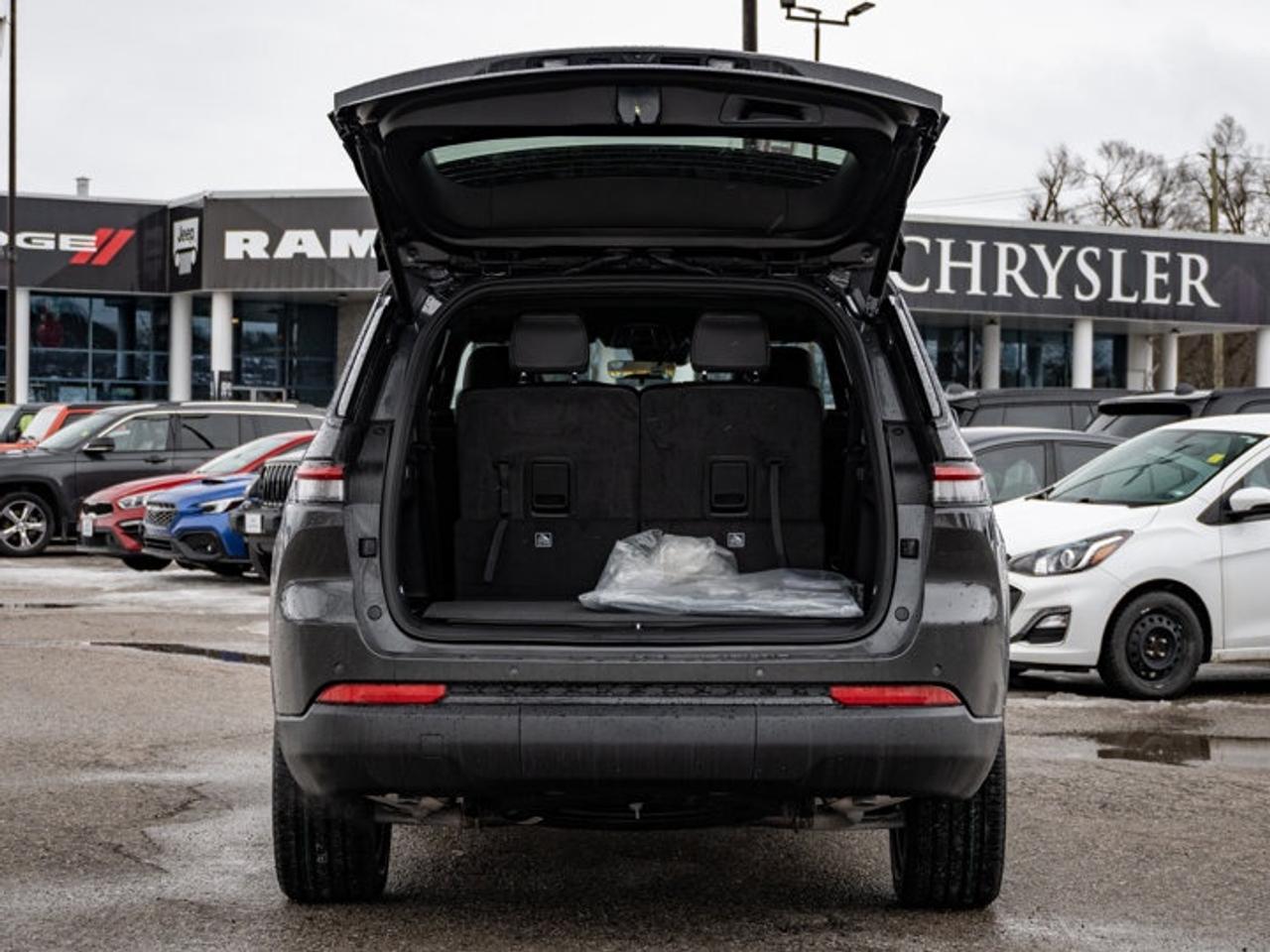 2025 Jeep Grand Cherokee L ALTITUDE Photo