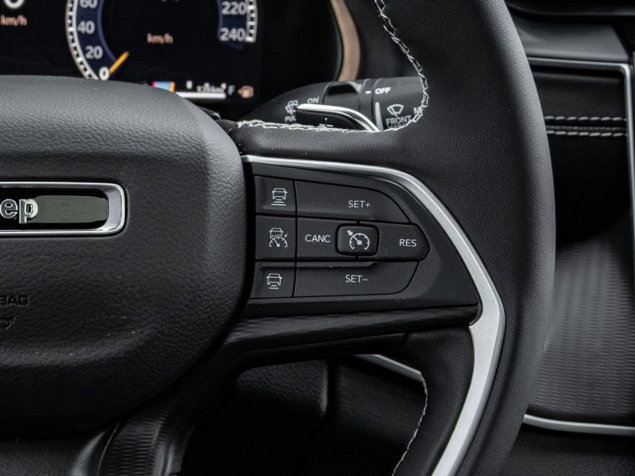 2025 Jeep Grand Cherokee L ALTITUDE Photo