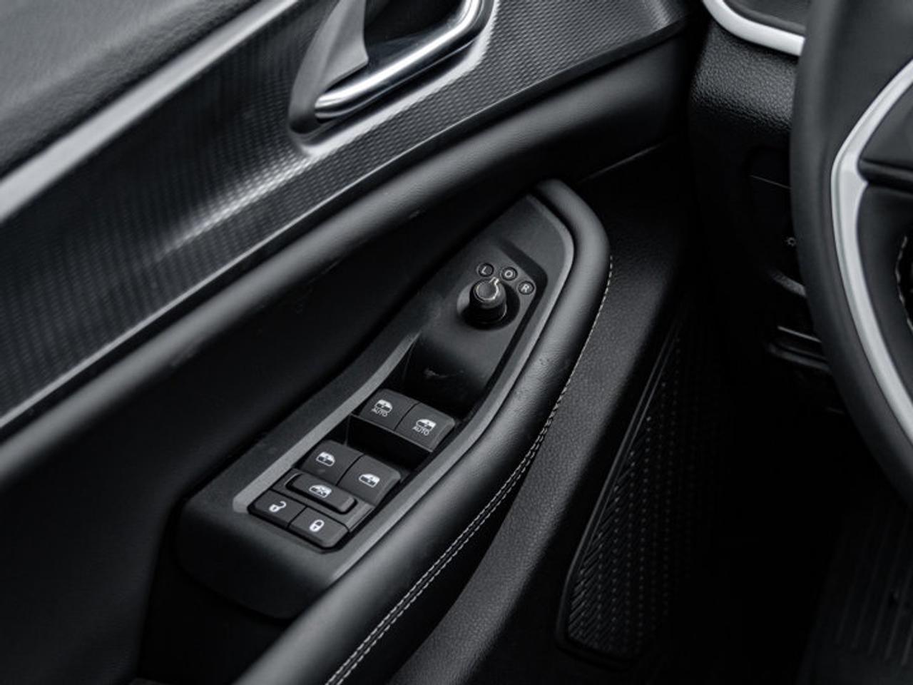 2025 Jeep Grand Cherokee L ALTITUDE Photo