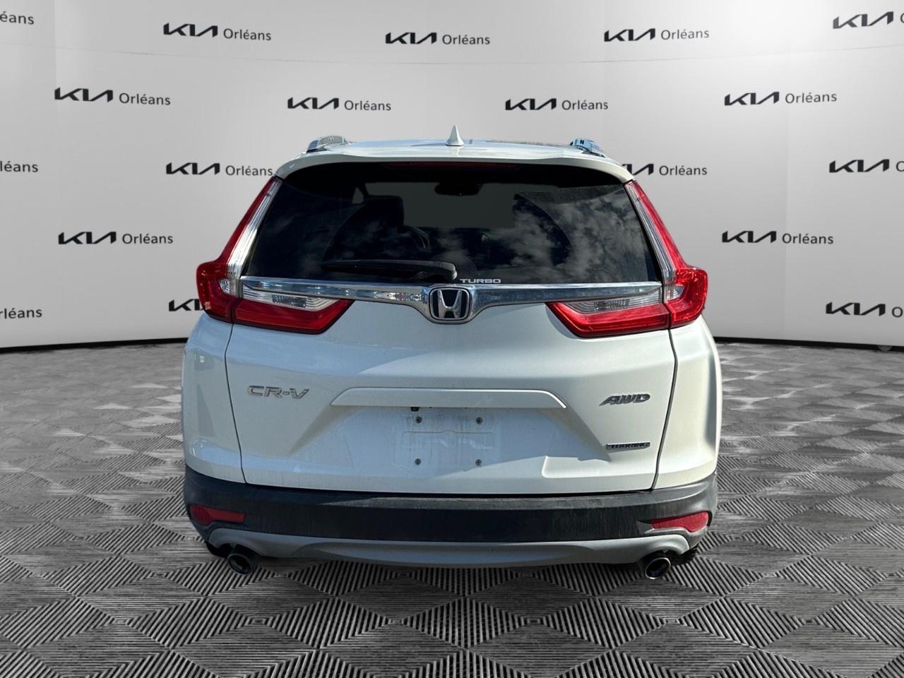 2017 Honda CR-V 4WD Touring Photo2