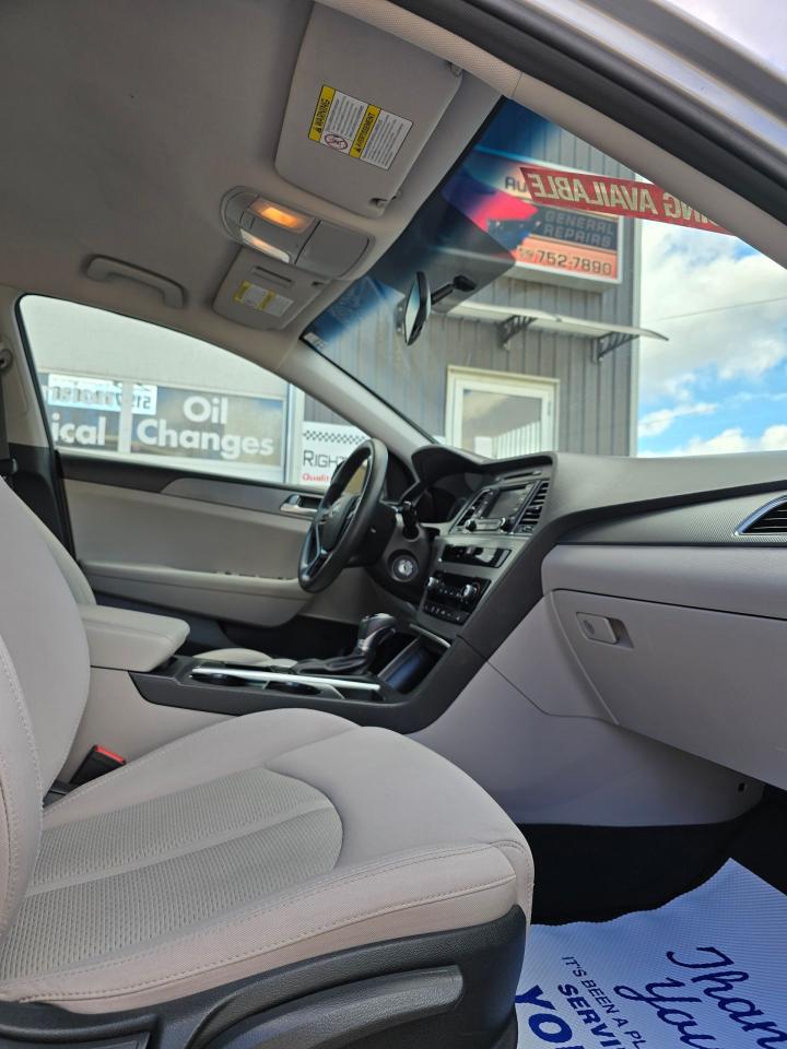 2015 Hyundai Sonata 4dr Sdn 2.4L Auto GL - Photo #6