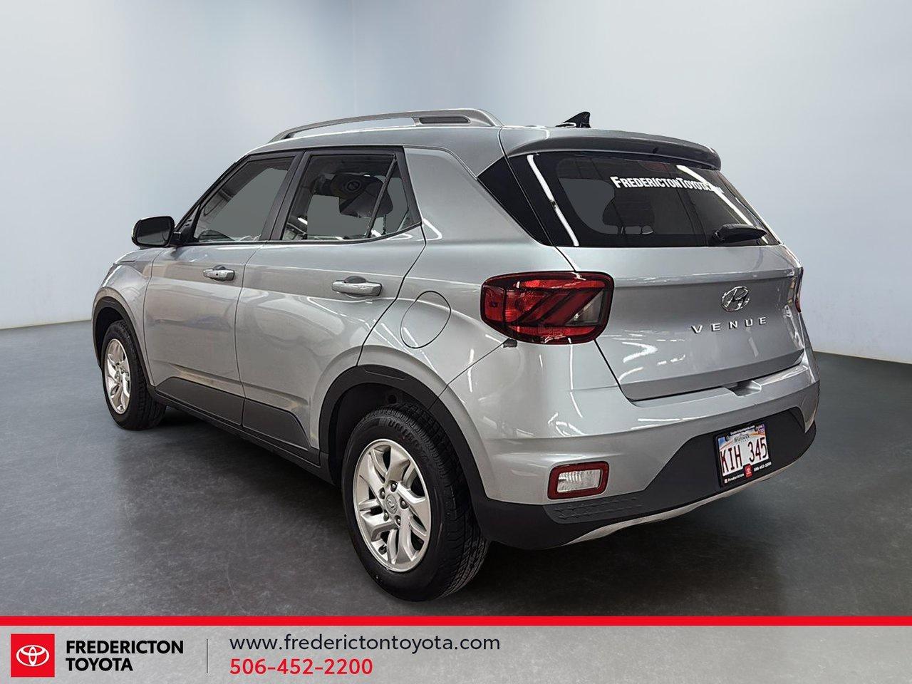 2021 Hyundai Venue PREFERRED Photo3