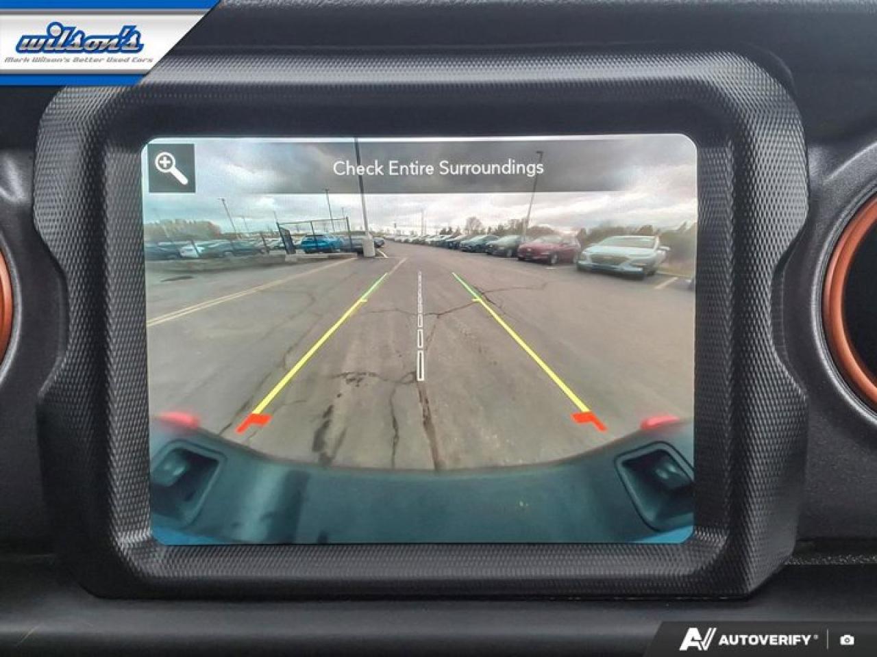 2022 Jeep Gladiator Mojave | Leather | Tow Pkg | Heated Wheel + Seats | Spray-in Liner | Body Colour Hardtop and More ! Photo