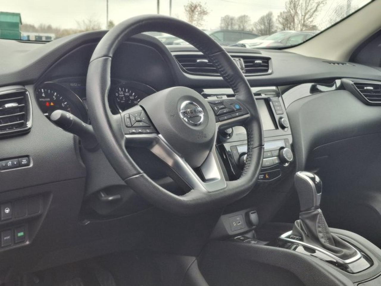 2023 Nissan Qashqai SV AWD | Sunroof | Heated Seats + Steering | CarPlay | Remote Start | Adaptive Cruise | Rear Cam | Photo