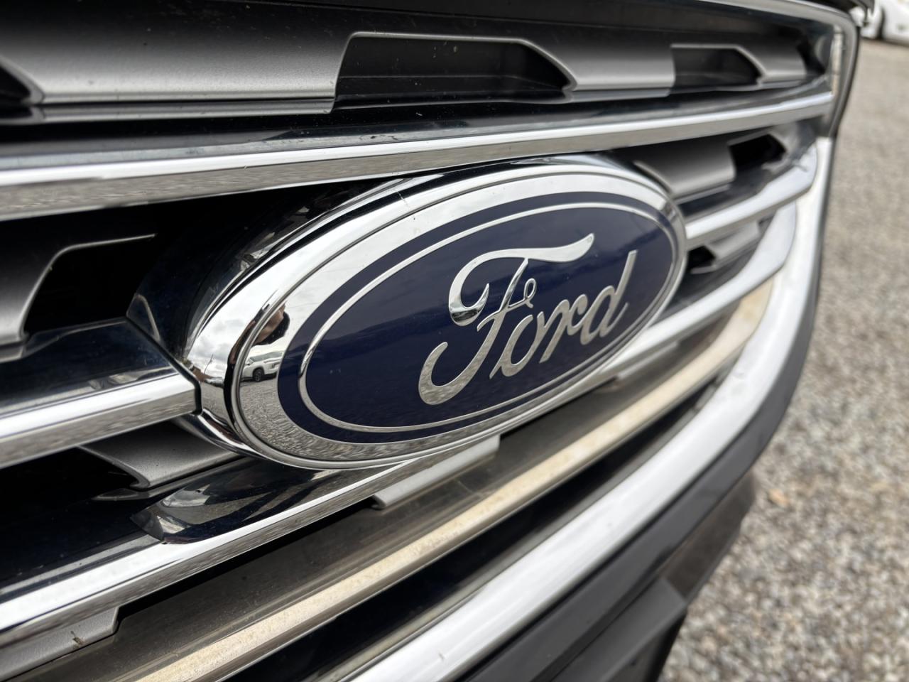 2019 Ford Edge SEL AWD Photo