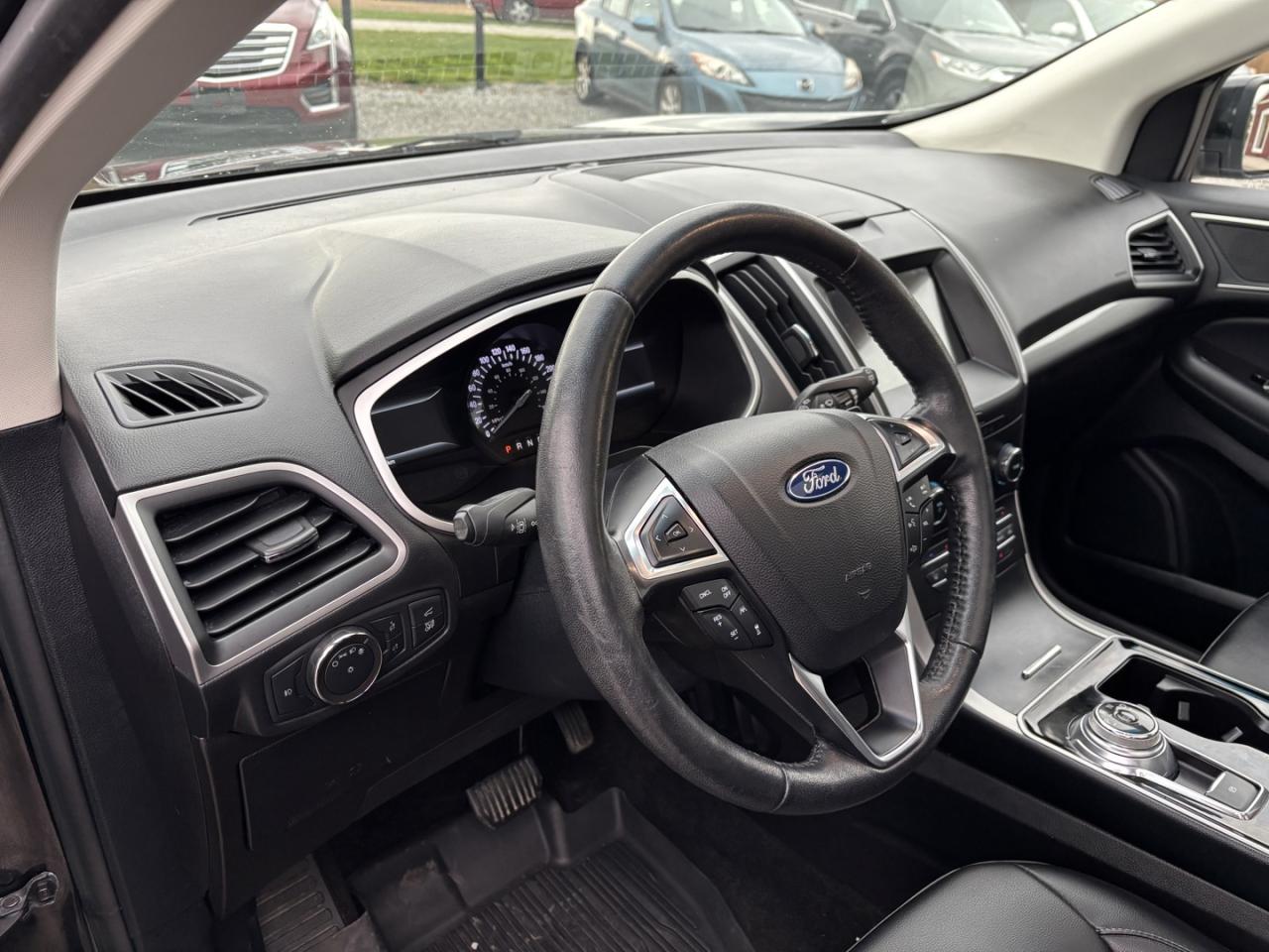 2019 Ford Edge SEL AWD Photo