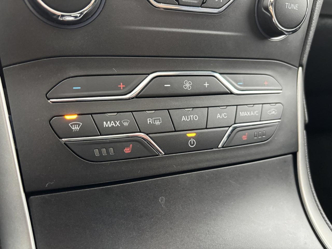 2019 Ford Edge SEL AWD Photo