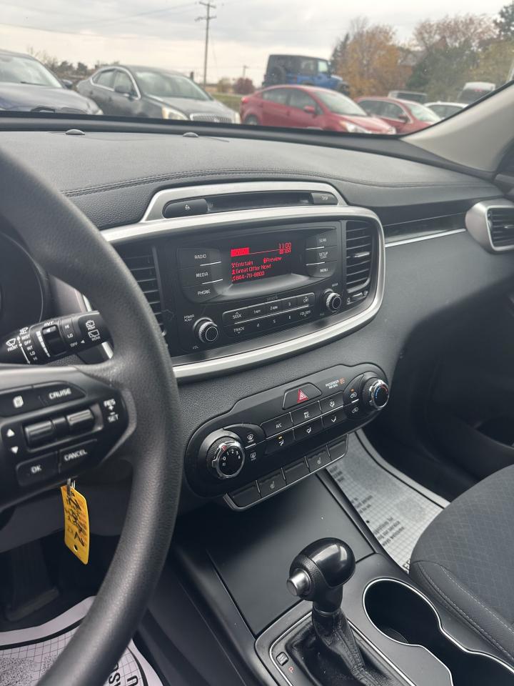 2017 Kia Sorento LX - Photo #4