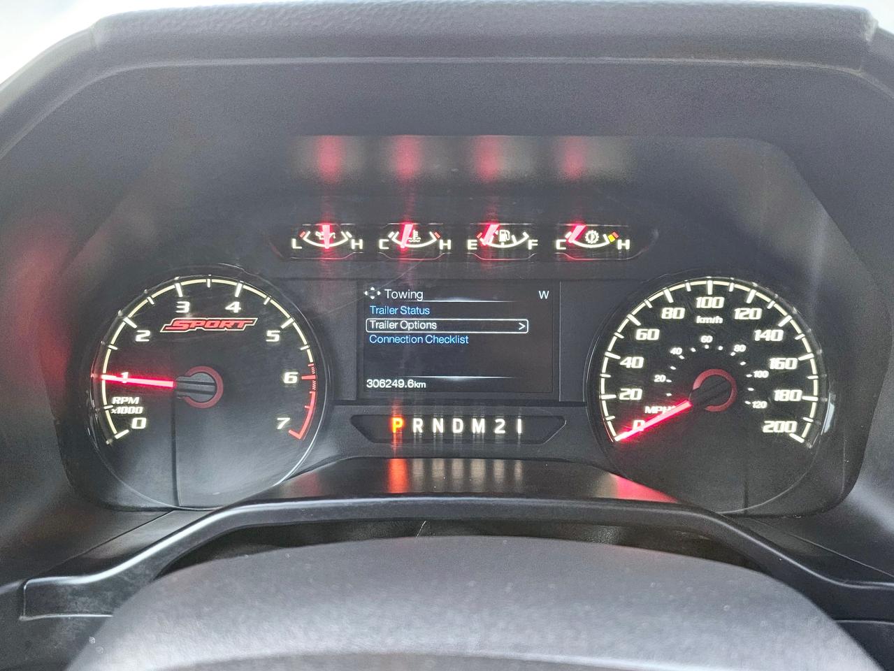 2016 Ford F-150 FX4 | 5.0L V8 | One Owner | Clean Title - Photo #9