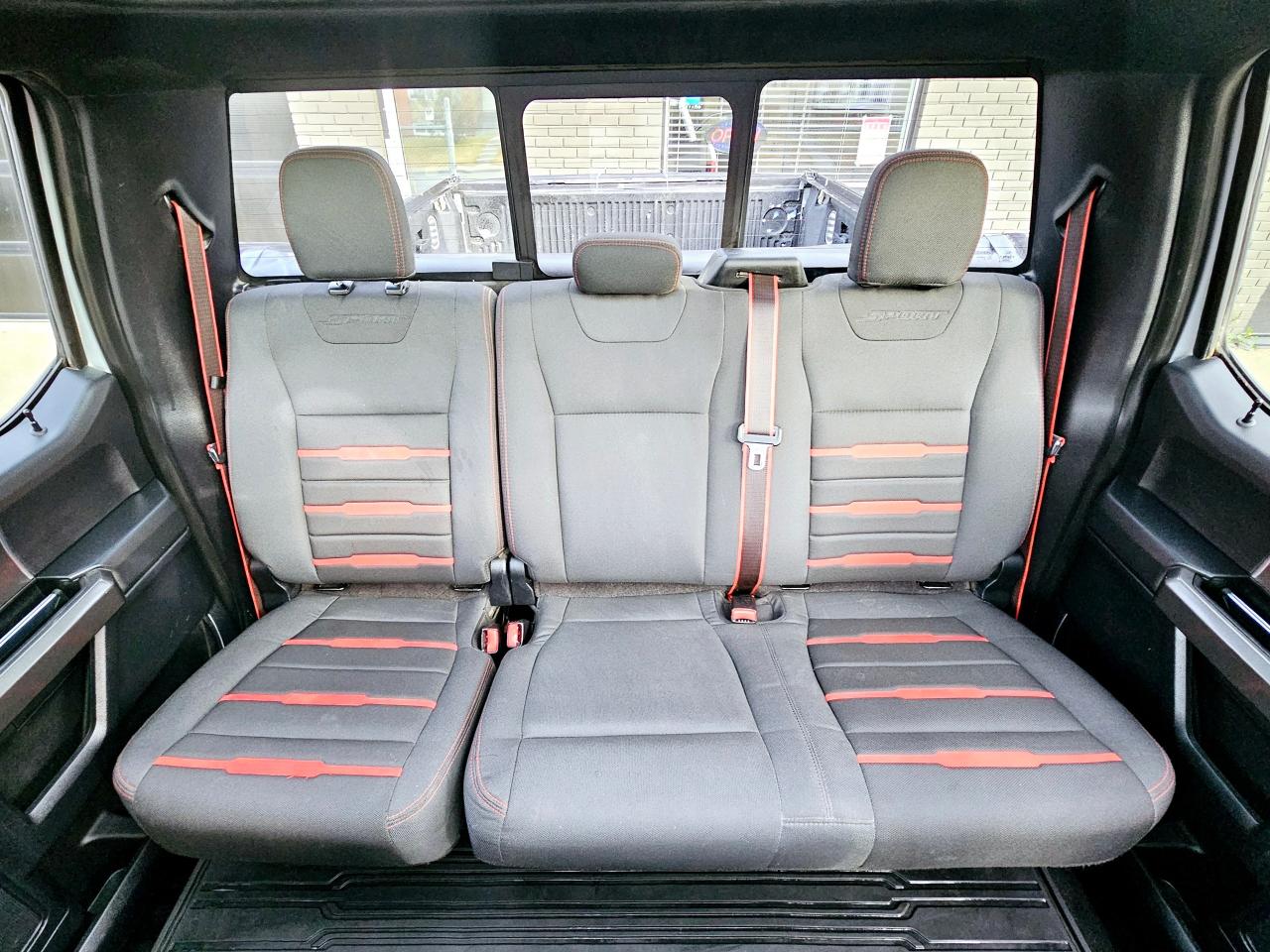 2016 Ford F-150 FX4 | 5.0L V8 | One Owner | Clean Title - Photo #10