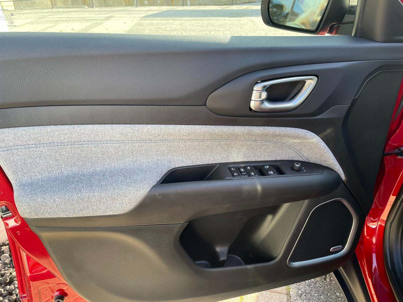 2025 Jeep Compass North One Owner | Sunroof | Navigation | 18" Wheels Photo