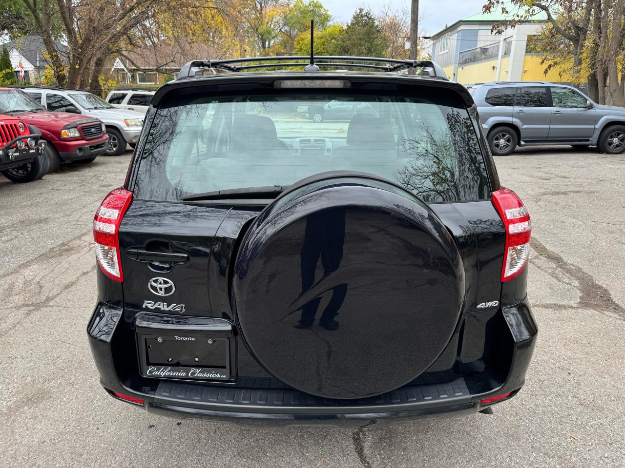 2012 Toyota RAV4 - 4WD - Photo #4