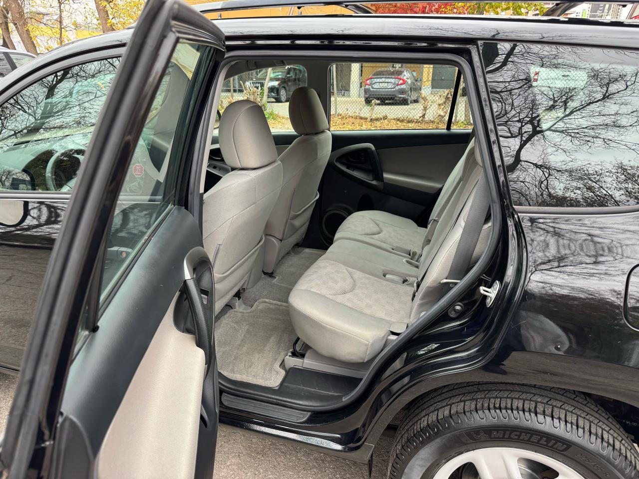 2012 Toyota RAV4 - 4WD - Photo #13