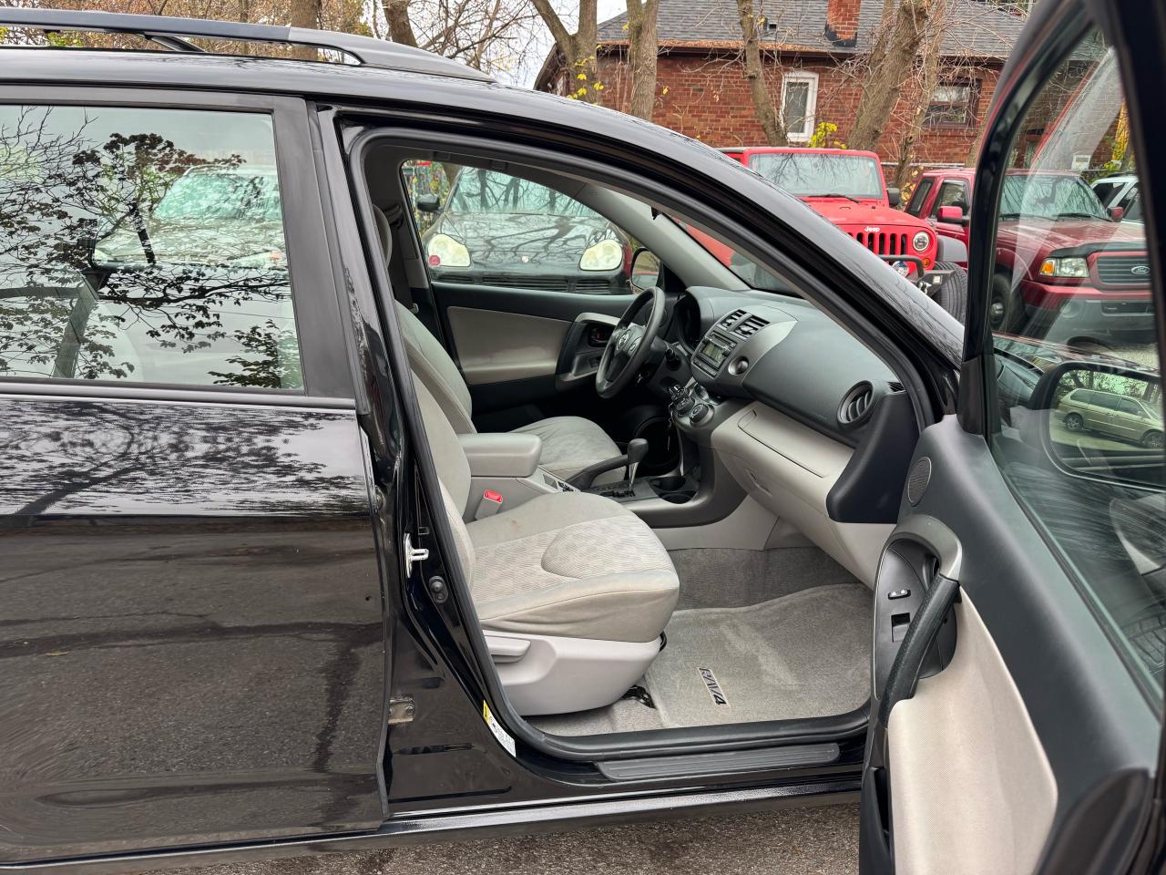 2012 Toyota RAV4 - 4WD - Photo #16