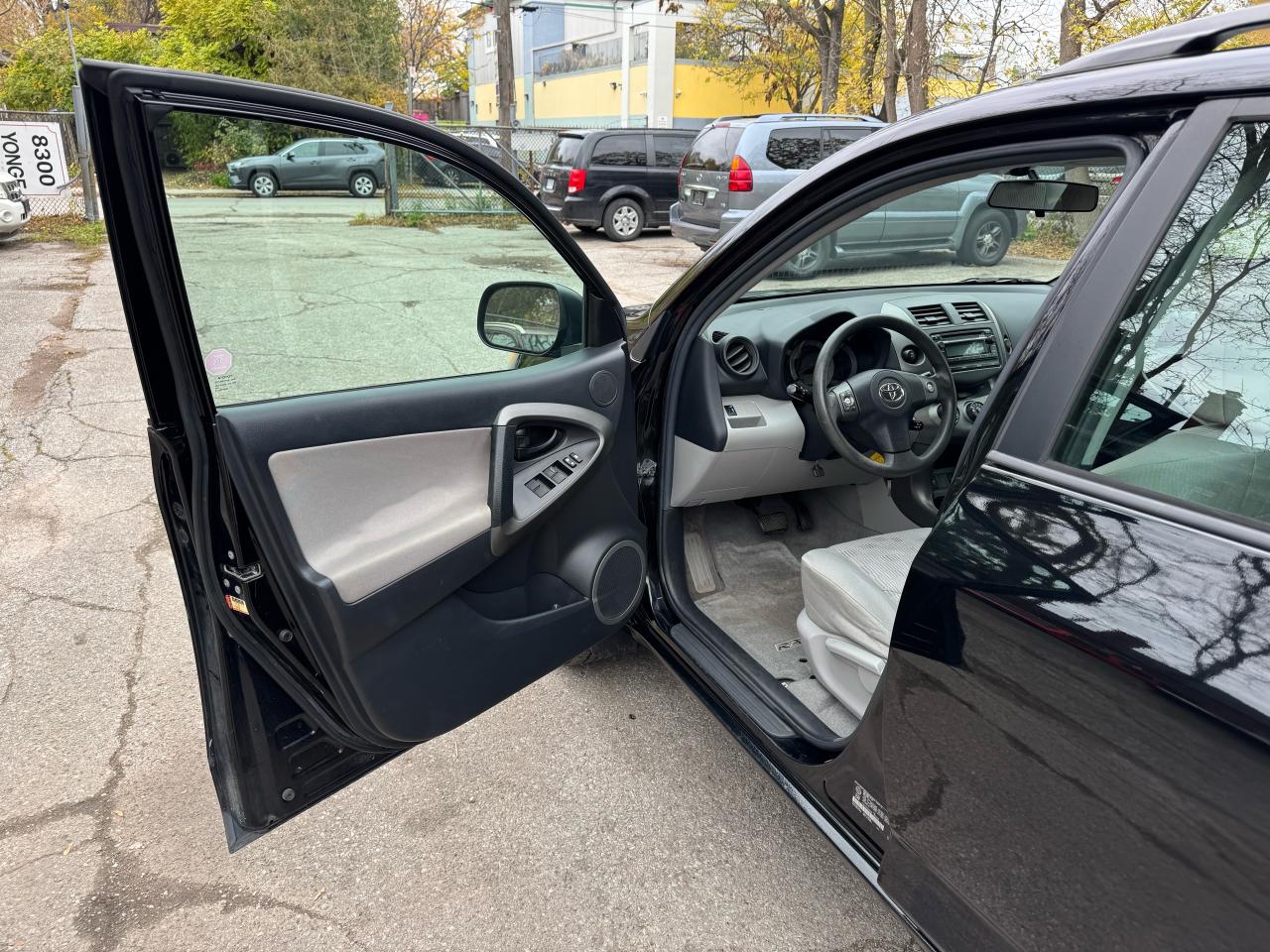 2012 Toyota RAV4 - 4WD - Photo #9