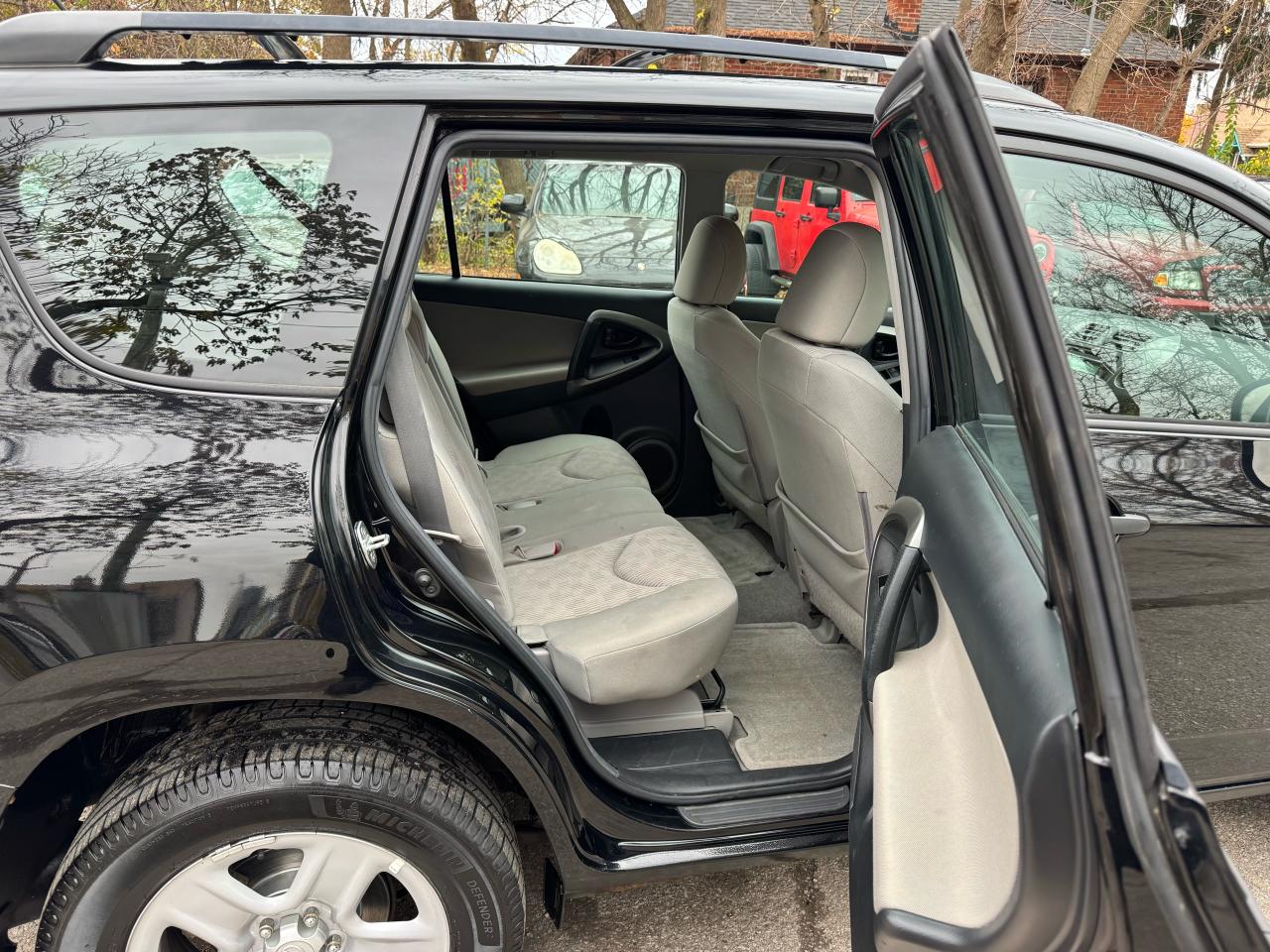 2012 Toyota RAV4 - 4WD - Photo #14