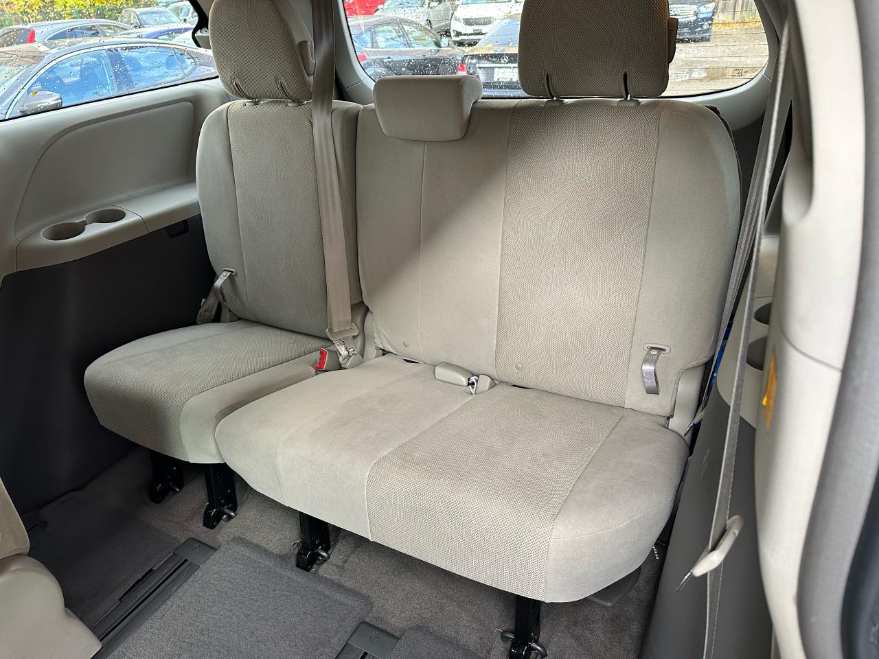 2013 Toyota Sienna 5dr V6 7-Pass FWD - Photo #12