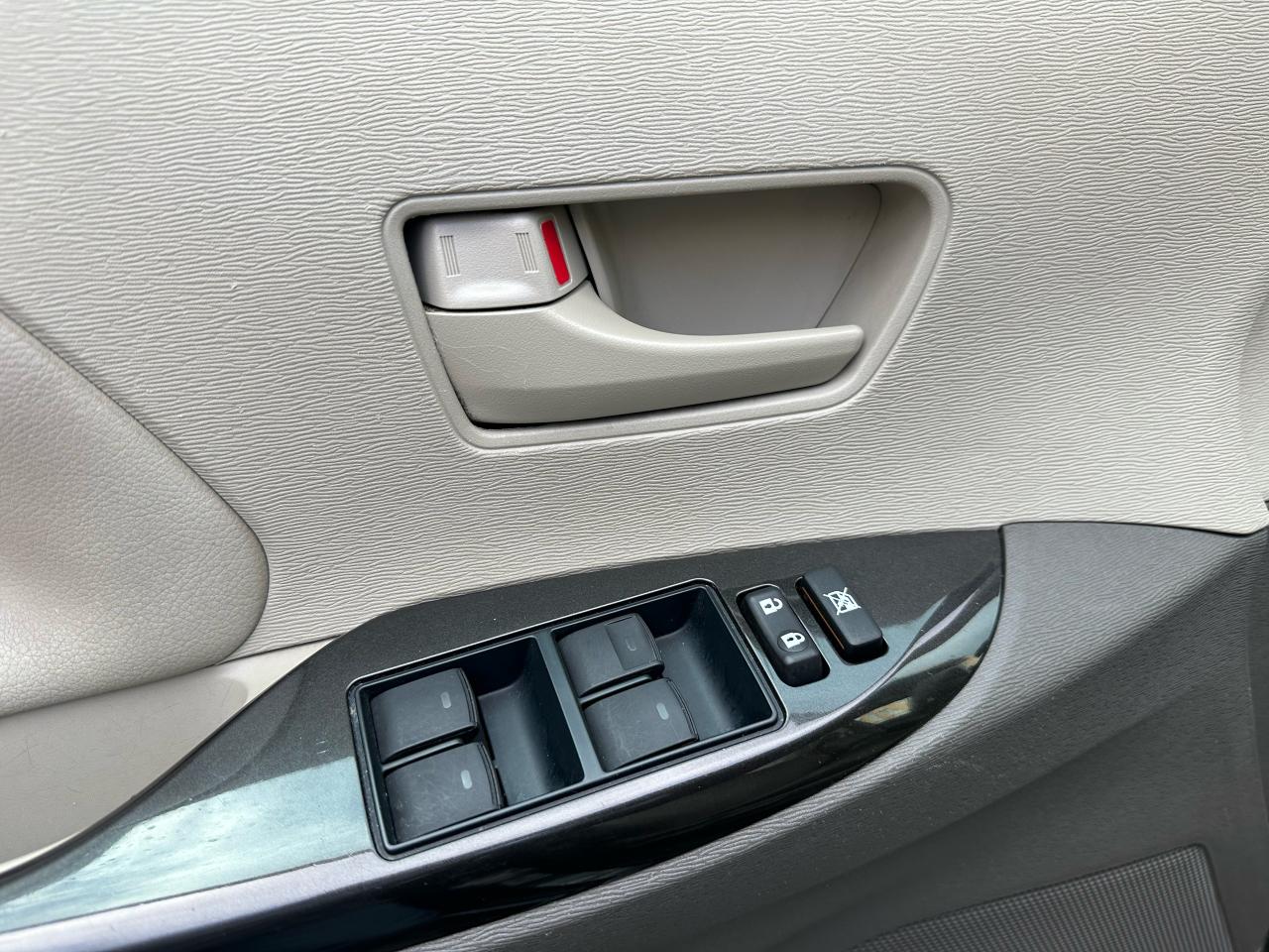 2013 Toyota Sienna 5dr V6 7-Pass FWD - Photo #7