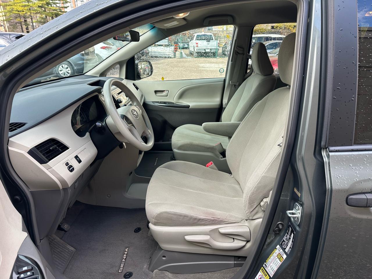 2013 Toyota Sienna 5dr V6 7-Pass FWD - Photo #6