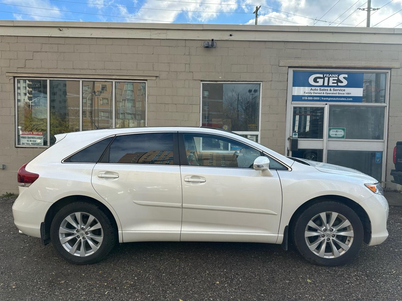 2014 Toyota Venza XLE - Photo #2