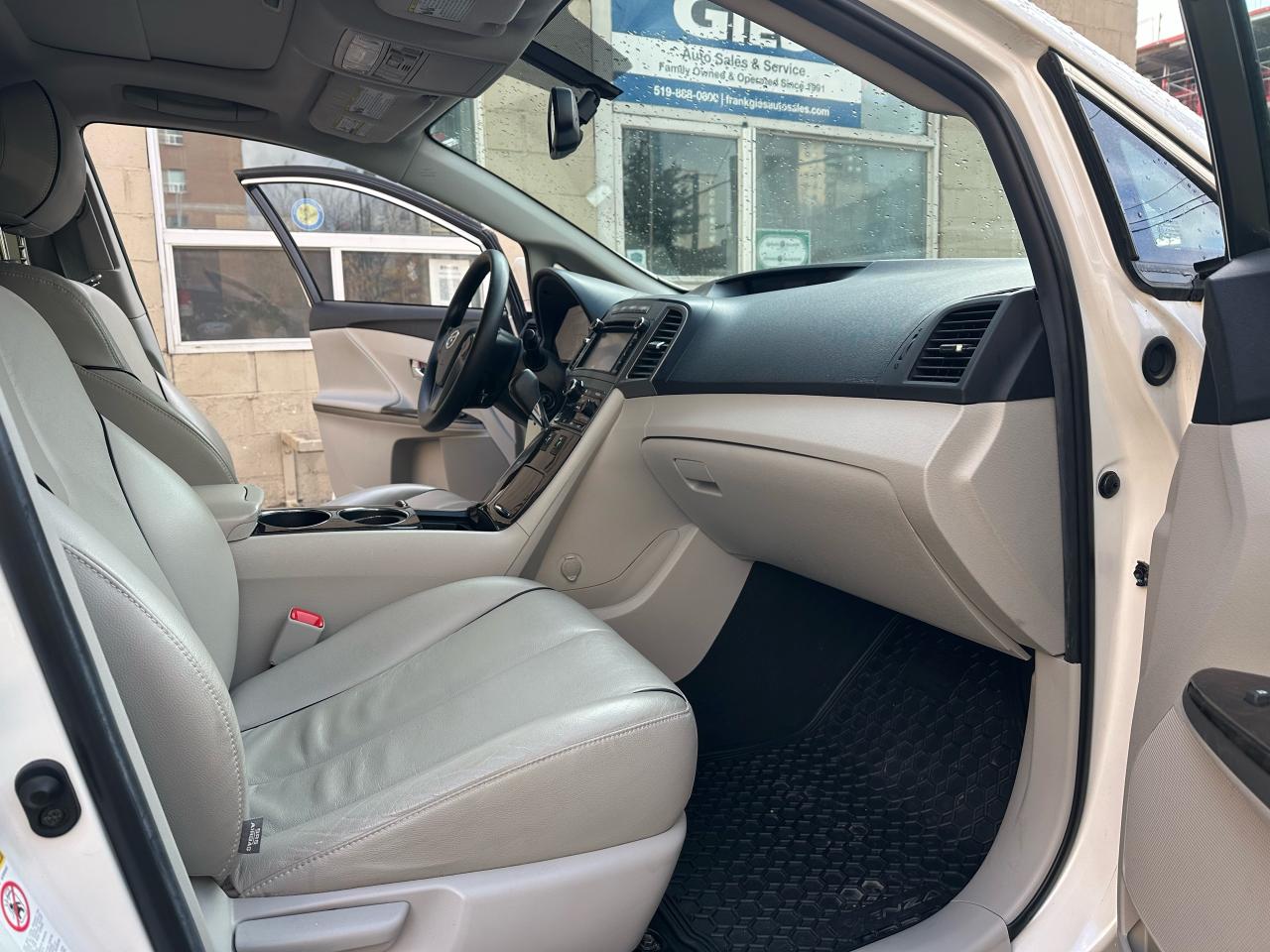 2014 Toyota Venza XLE - Photo #8