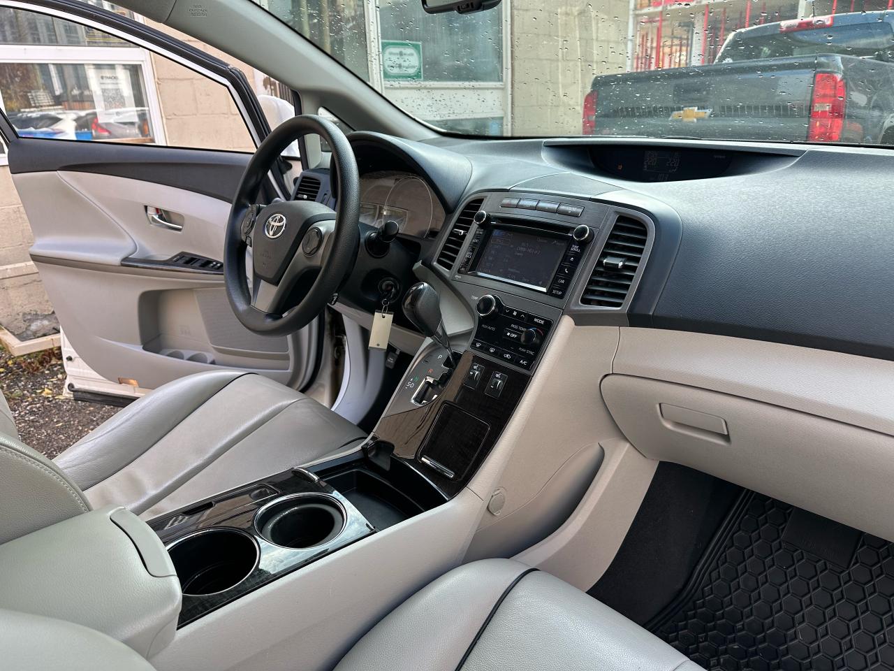 2014 Toyota Venza XLE - Photo #9