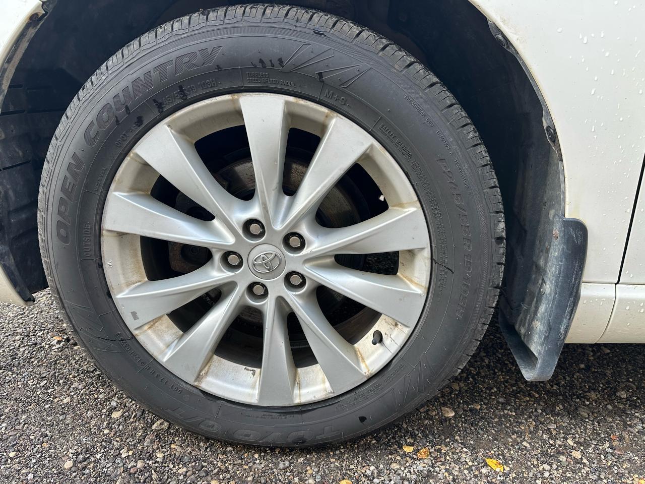 2014 Toyota Venza XLE - Photo #5