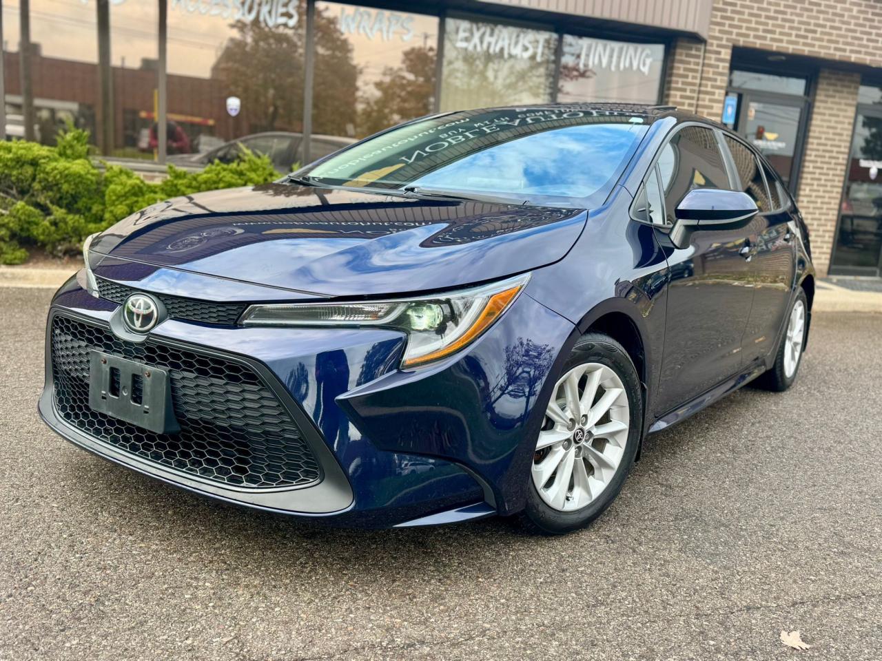 2020 Toyota Corolla LE Photo3